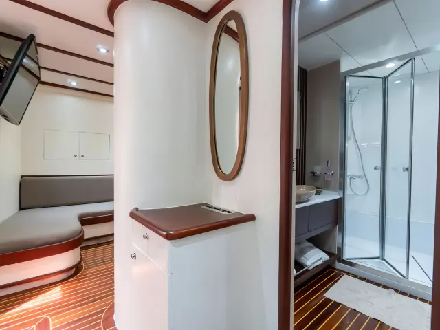 Yacht Luja cabin