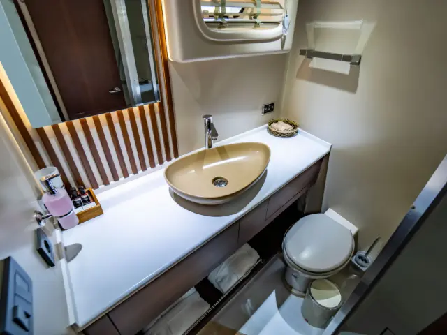 Yacht Luja cabin bathroom