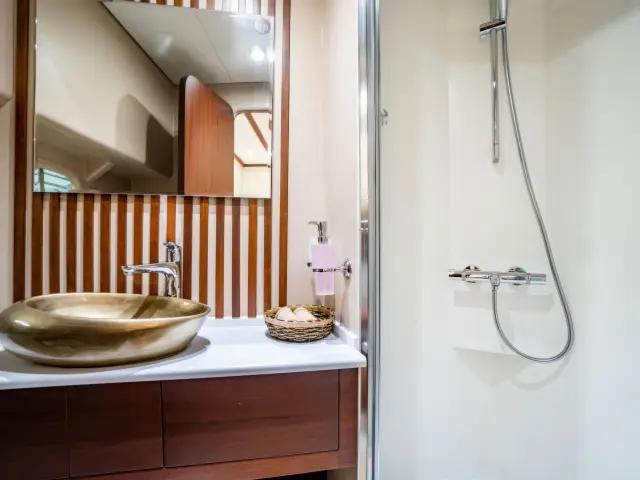 Yacht Luja cabin bathroom
