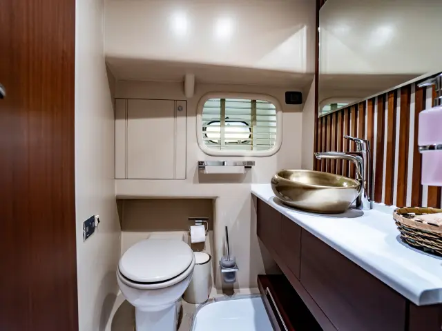 Yacht Luja cabin bathroom