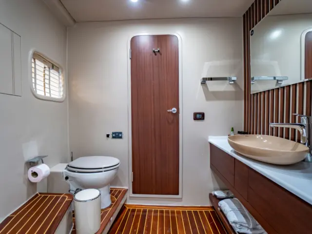 Yacht Luja cabin bathroom