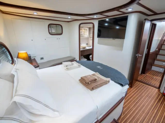 Yacht Luja cabin