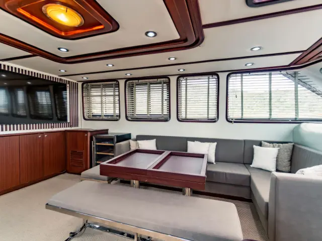 Yacht Luja saloon