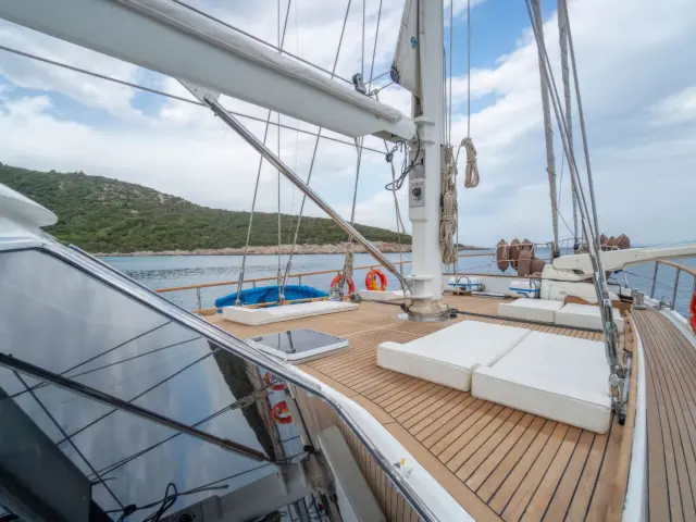Yacht Luja deck