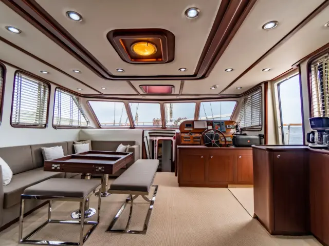 Yacht Luja saloon