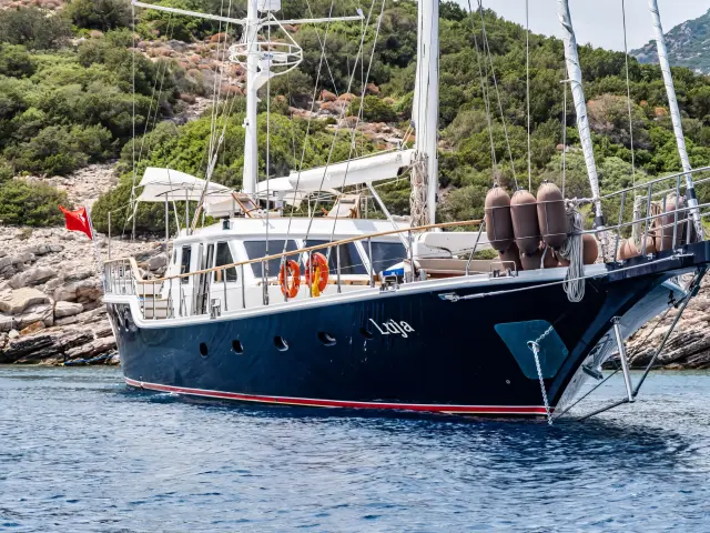 Yacht Luja side view