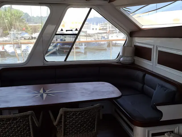 Yacht Grande Mare saloon