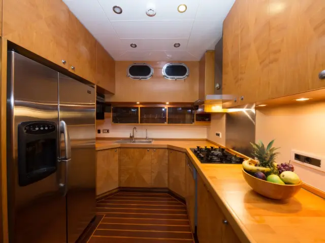 Yacht Serenity 86 photo