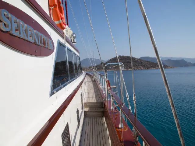 Yacht Serenity 86 photo