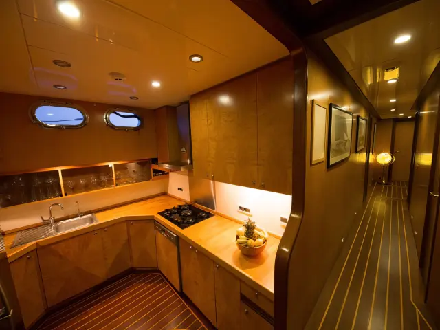 Yacht Serenity 86 hallway