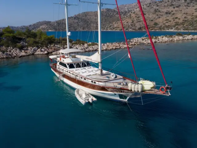 Yacht Serenity 86 on anchor