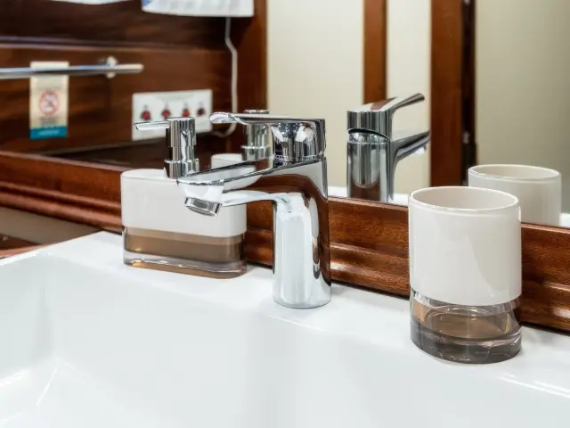 Yacht Angelica cabin bathroom