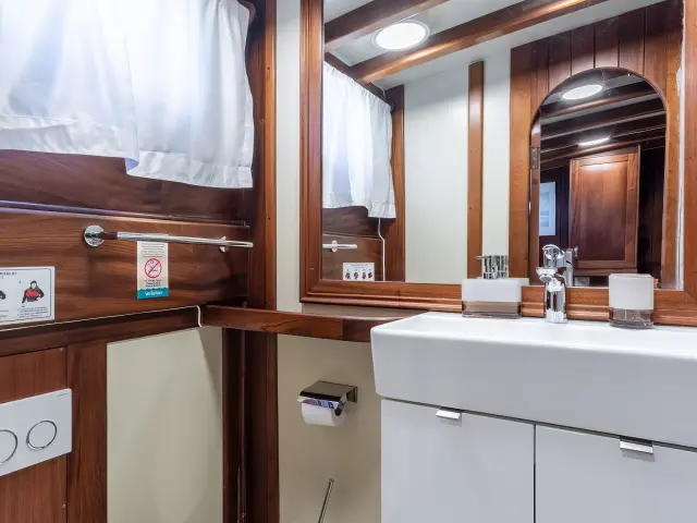 Yacht Angelica cabin