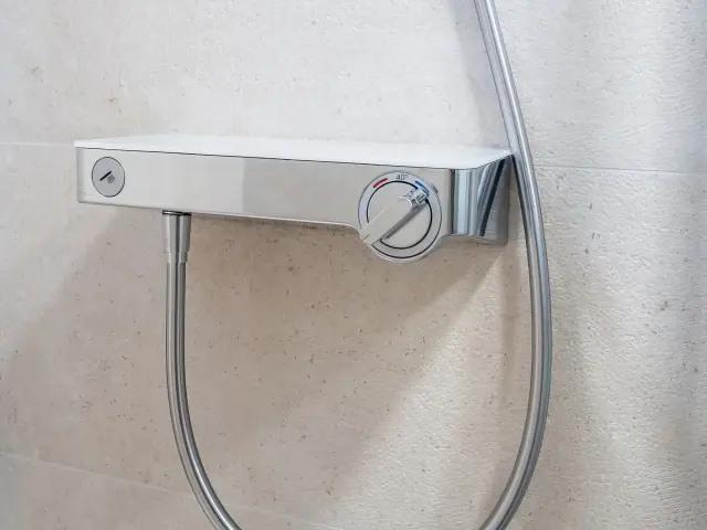 Yacht Angelica cabin shower