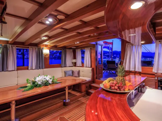 Yacht Carpe Diem 7 saloon