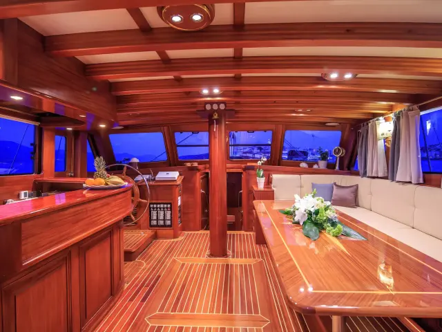 Yacht Carpe Diem 7 saloon