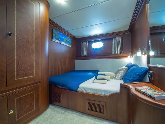 Yacht Alba cabin