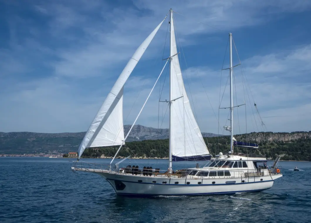 Yacht Alba side view
