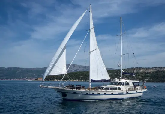 Yacht Alba side view