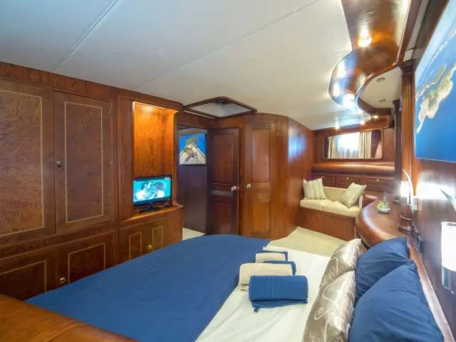 Yacht Alba cabin