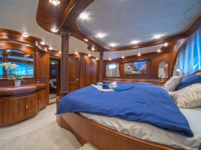 Yacht Alba cabin