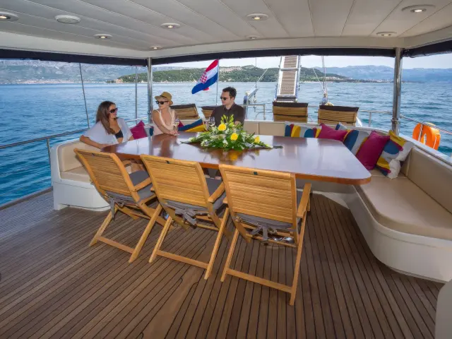 Yacht Alba dining table