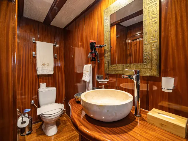 Yacht Lycian Queen cabin bathroom
