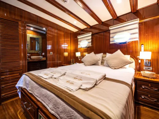 Yacht Lycian Queen cabin