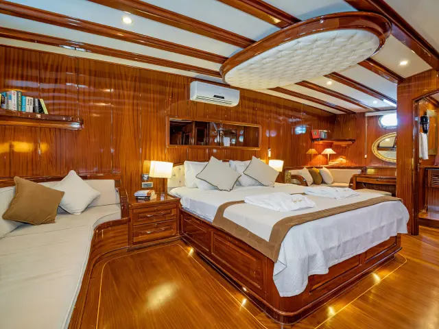 Yacht Lycian Queen cabin