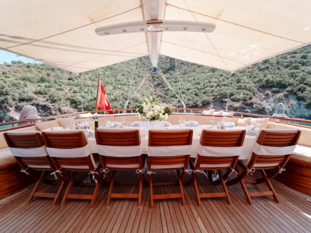 Yacht Lycian Queen dining table