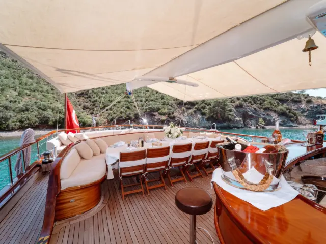 Yacht Lycian Queen aft