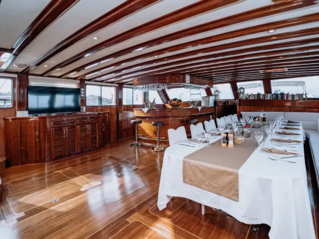 Yacht Lycian Queen saloon
