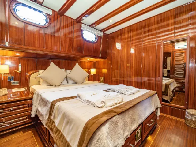 Yacht Lycian Queen cabin