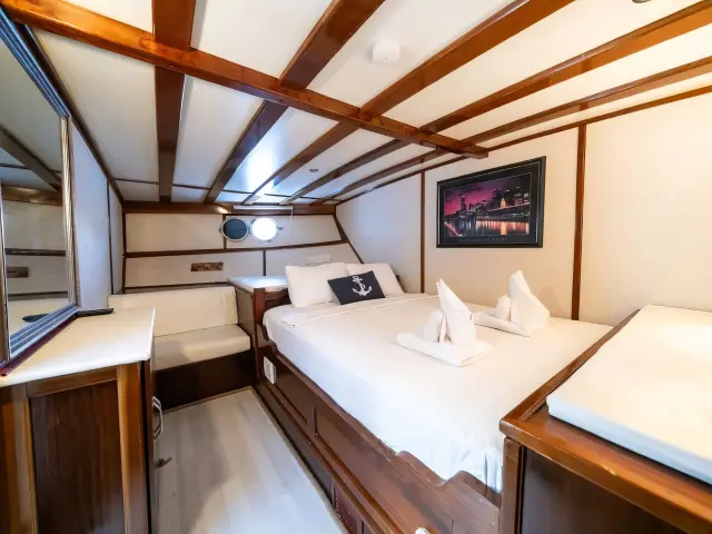 Yacht White Swan cabin