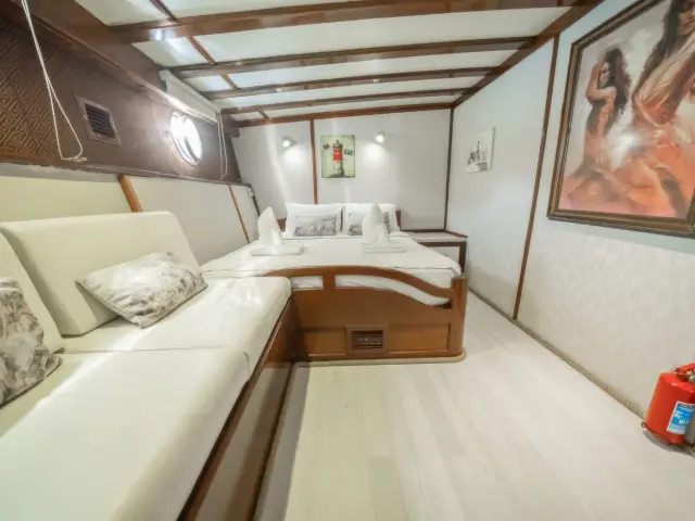 Yacht White Swan cabin