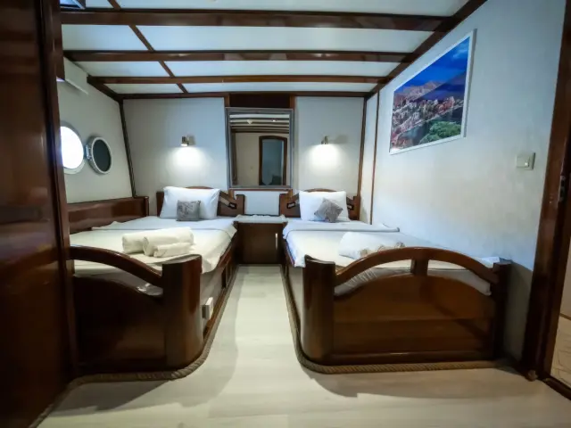 Yacht White Swan cabin