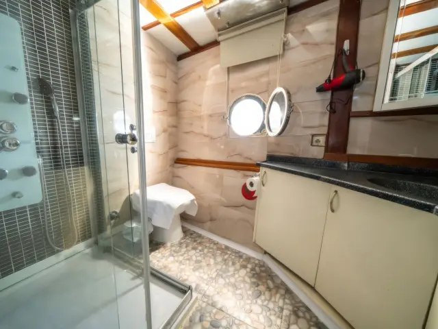Yacht White Swan cabin bathroom