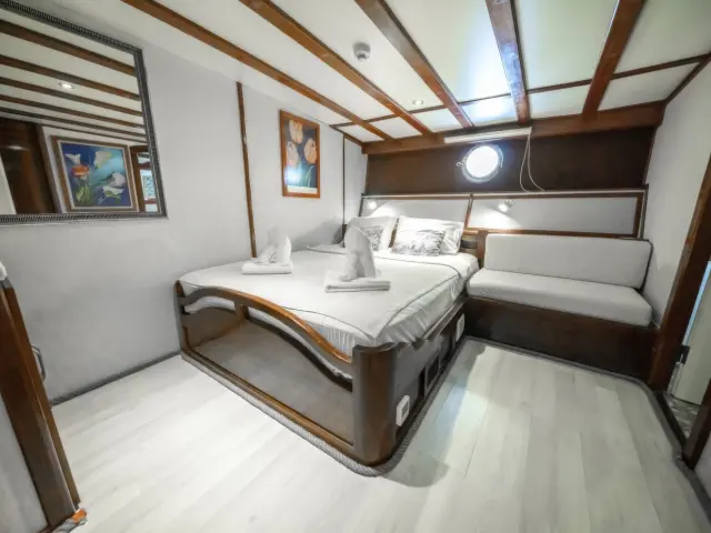 Yacht White Swan cabin