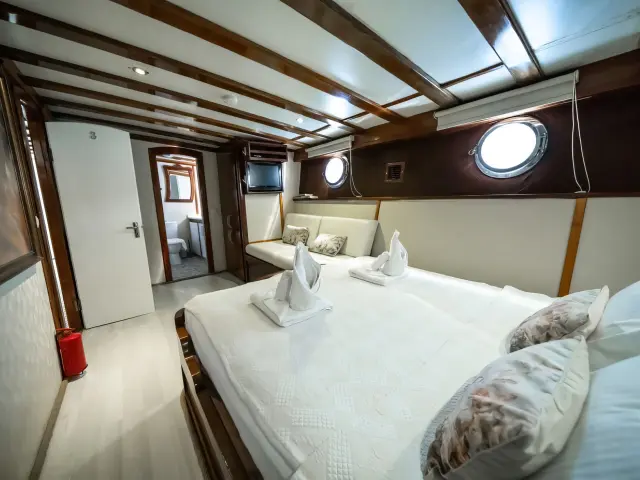 Yacht White Swan cabin