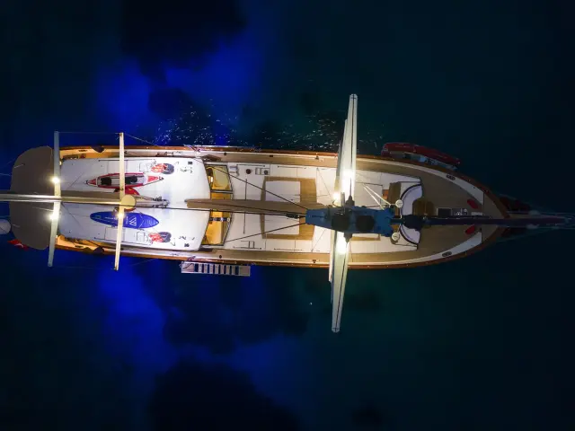 Yacht Siyu aerial view