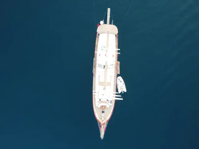 Yacht Siyu aerial view