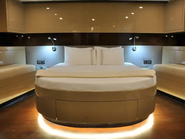 Yacht Siyu cabin
