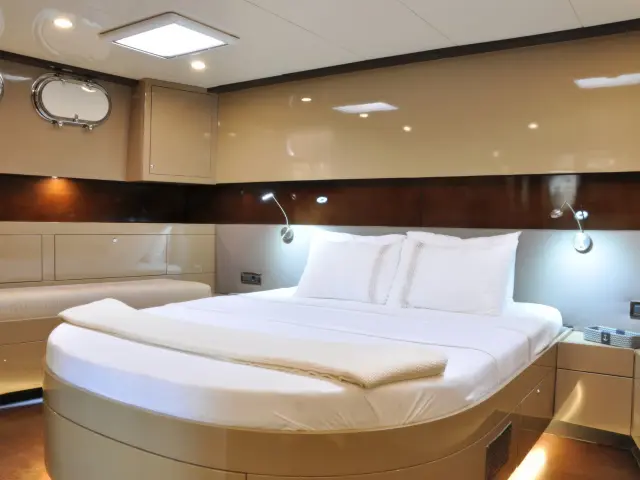 Yacht Siyu cabin