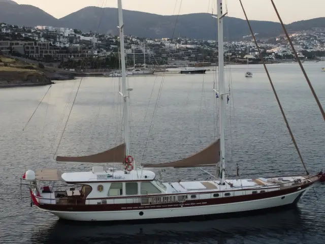 Yacht Siyu side view