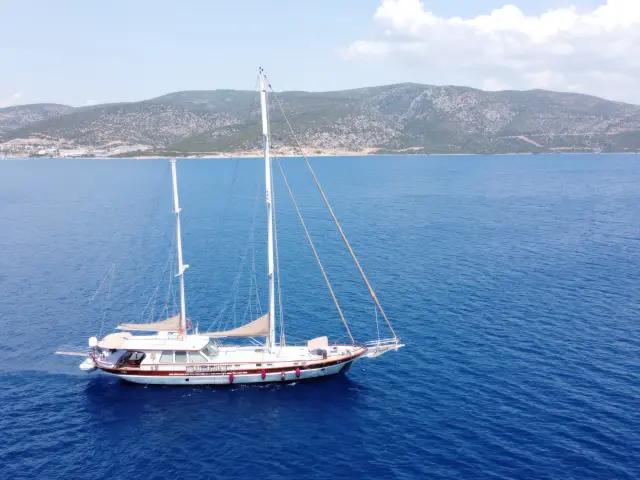 Yacht Siyu side view