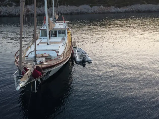 Yacht Siyu on anchor
