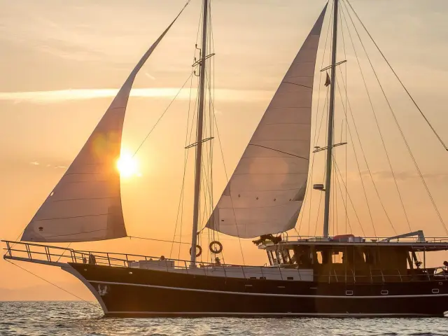 Yacht Altair side view