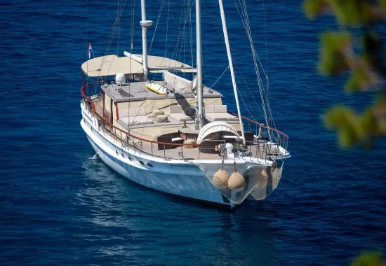 Yacht Summer Princess front view