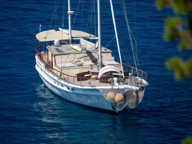 Yacht Summer Princess front view