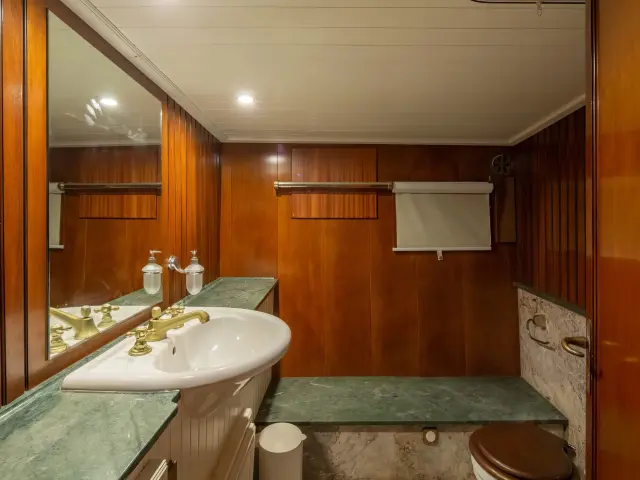Yacht Summer Princess cabin bathroom